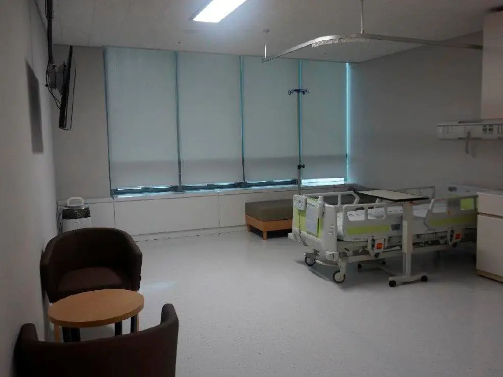 Medmost | Отзыв пациента: лечение опухоли головного мозга в Корее В новых корпусах во всех палатах есть отдельный душ, туалет, телевизор и более современные кушетки, чем в старом корпусе