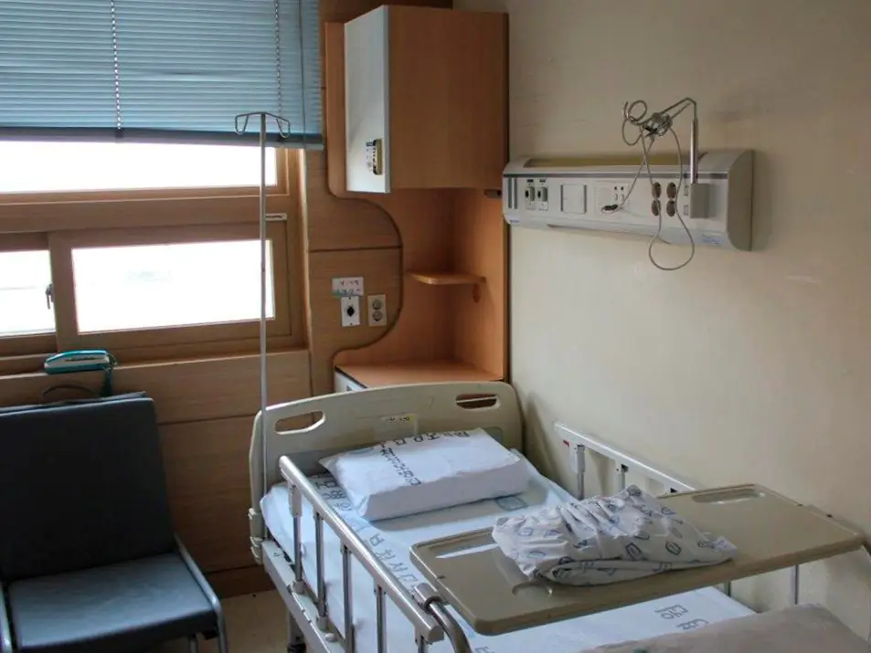 Medmost | Отзыв пациента: лечение опухоли головного мозга в Корее В самой бюджетной палате в старом корпусе есть все необходимое. Единственный минус — общий душ и туалет на 4 палаты