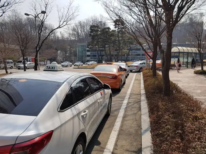 Medmost | Марат Толибаев: Отзыв о лечение рака пищевода в медицинском центре «Самсунг» Кроме того, у входа есть остановка такси, где всегда стоят несколько машин в ожидании клиентов.